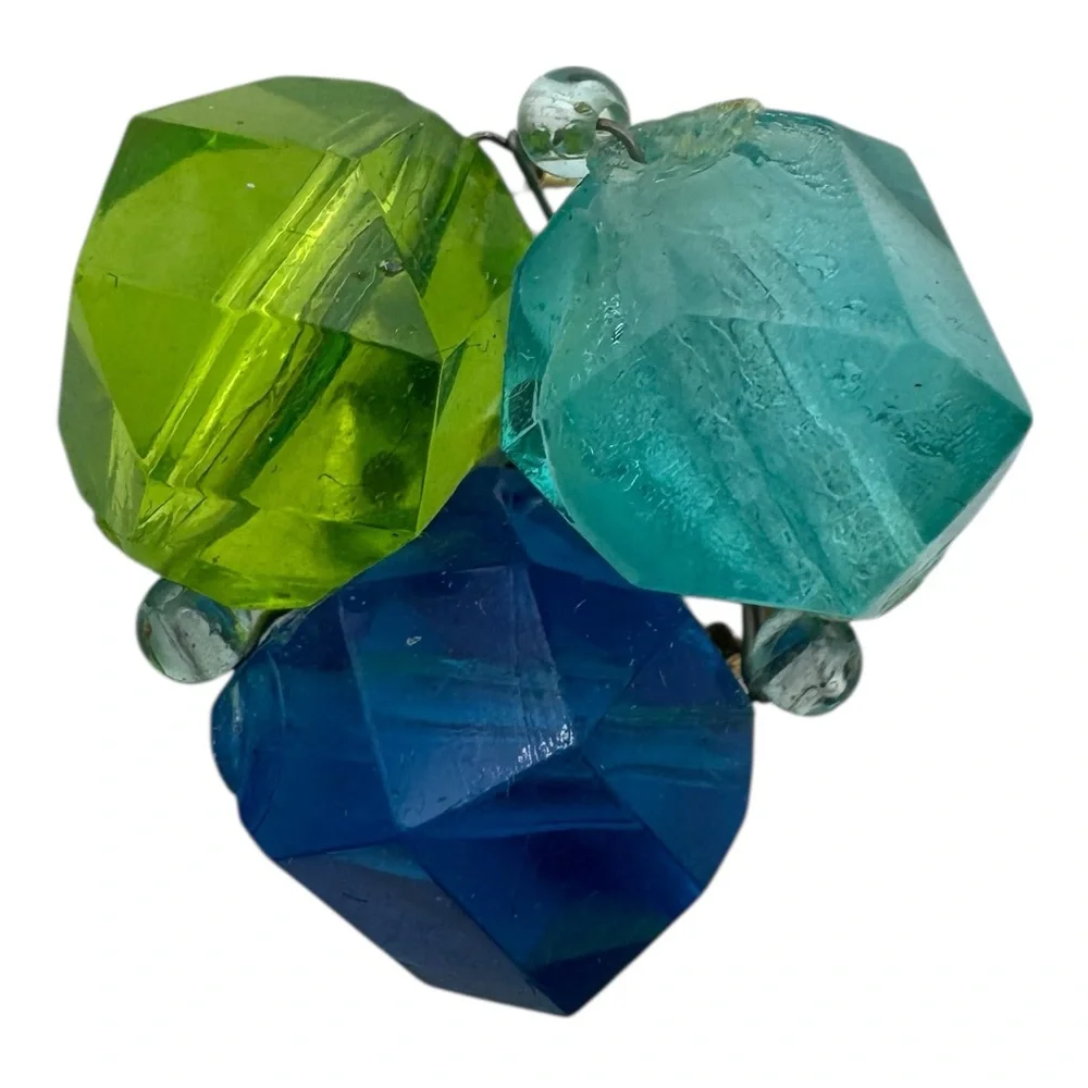 Vintage Clip On Earrings‎ Faceted Lucite Bead Cluster Blue Green 0.5” - Picture 2 of 5